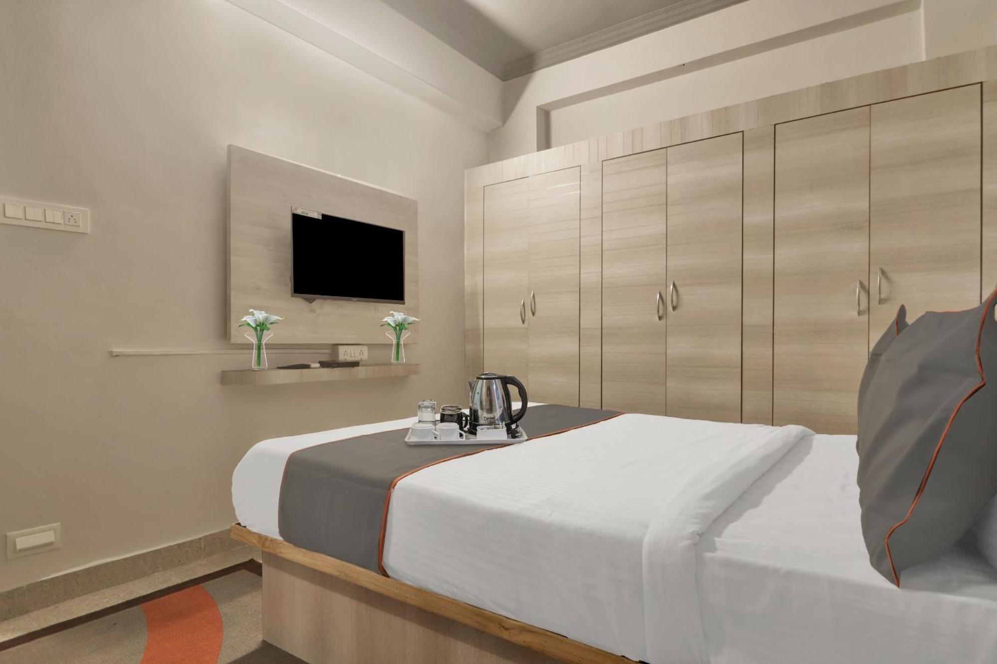 Hotel Super Townhouse Rcc Blizz Kondapur  Exterior foto