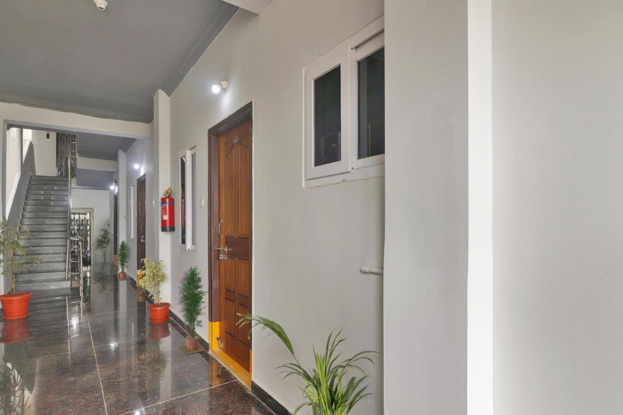 Hotel Super Townhouse Rcc Blizz Kondapur  Exterior foto