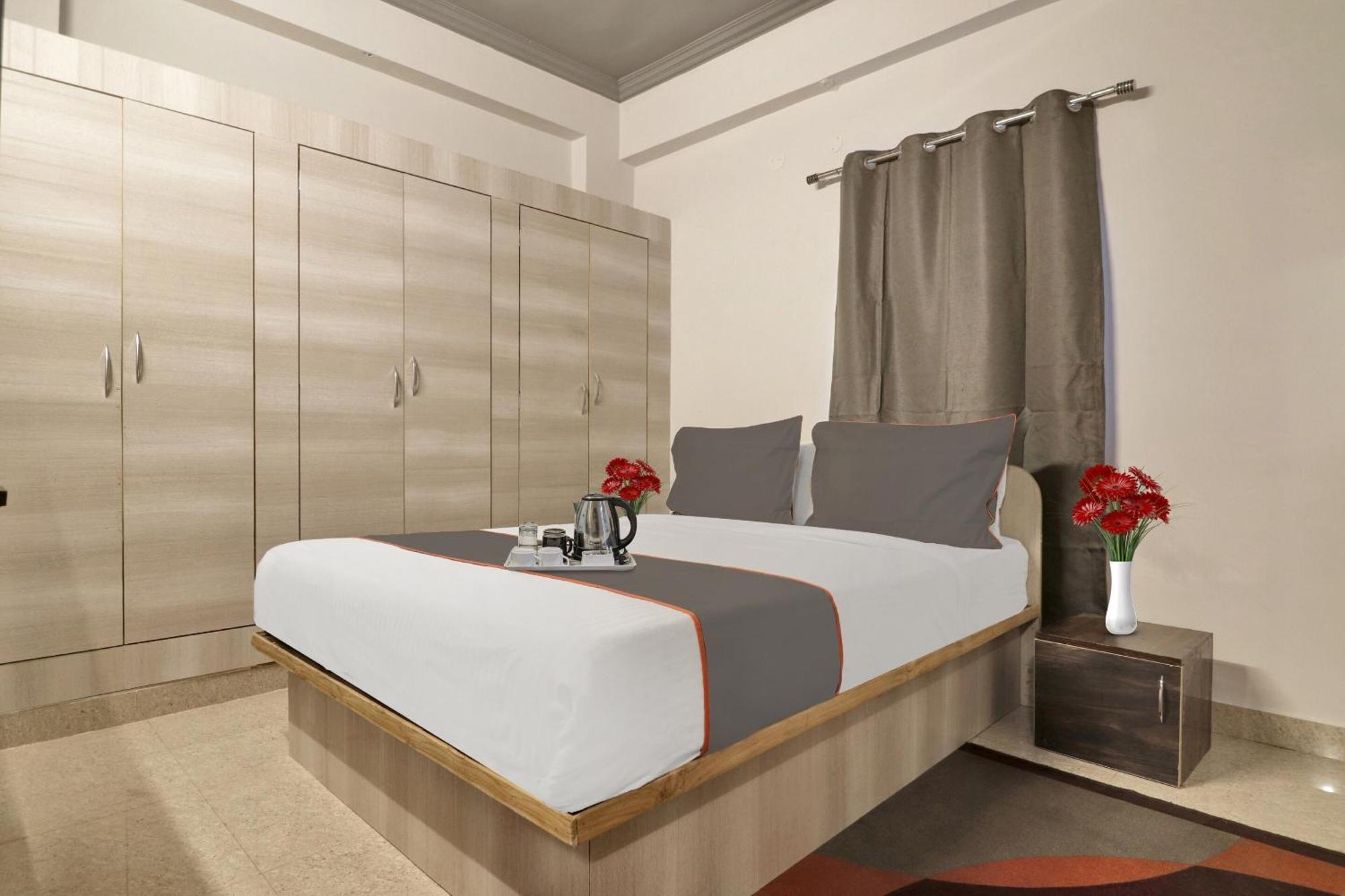 Hotel Super Townhouse Rcc Blizz Kondapur  Exterior foto